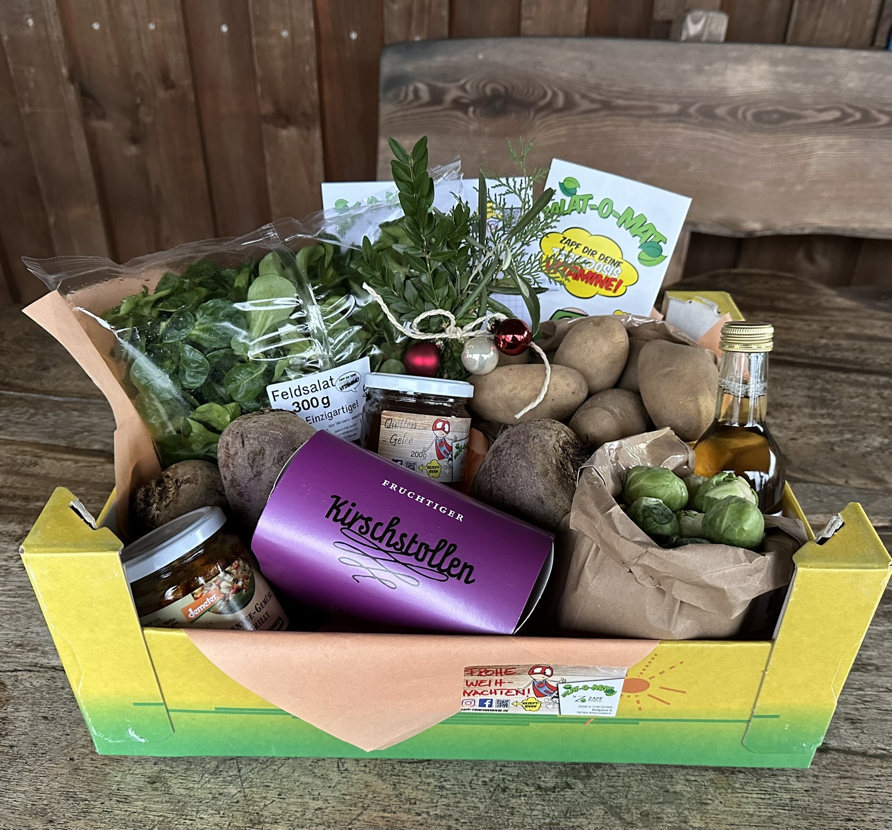 Geschenkkorb (300g Feldsalat, Stollen, Marmelade, Rosenkohl, Chutney, Rote Bete & Kartoffeln) - 24,00€